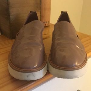 vince sanders slip on